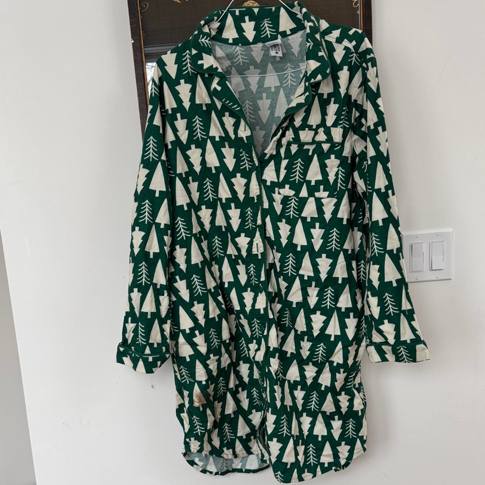 Hanna Andersson Green and White Tree Print Pajama Shirt